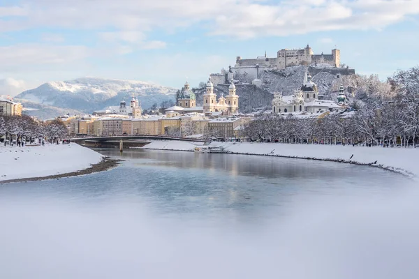 Salzburg Panoraması Kışın Karlı Tarihi Merkezi Sunshin — Stok fotoğraf