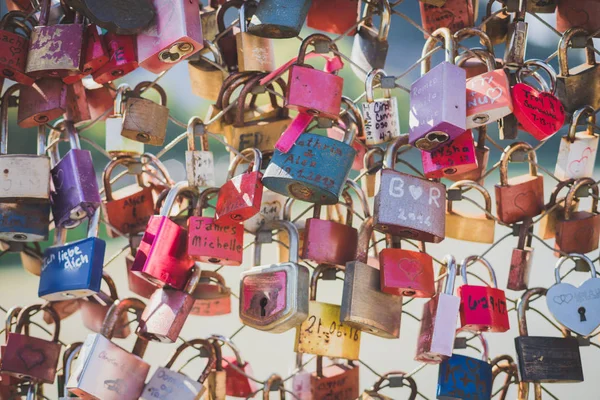 Serrures Amour Mignonnes Colorées Sur Markartsteg Salzbourg — Photo