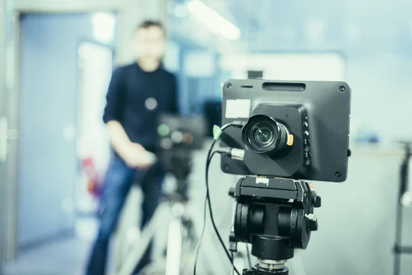 Lente Una Cámara Cine Estudio Radiodifusión Televisión Proyectores Equipos Camarógrafo — Foto de Stock