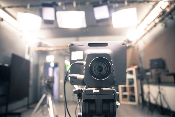 Objectif Une Caméra Film Dans Studio Télédiffusion Projecteurs Équipements — Photo