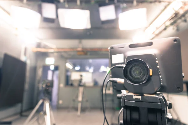 Objectif Une Caméra Film Dans Studio Télédiffusion Projecteurs Équipements — Photo