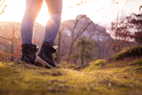 Mladá Žena Výřez Venku Timberland Podzimní Boty — Stock fotografie