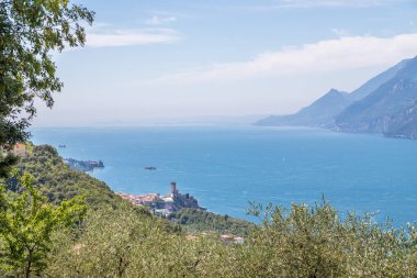 Güzel dağ manzarası. Monte Baldo, gök mavi lago di garda bir