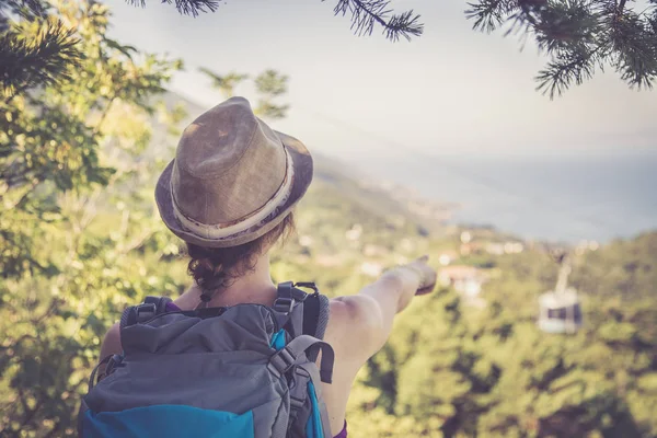 Hiking Italy Girl Straw Hat Enjoying View Summe — Stock Photo, Image