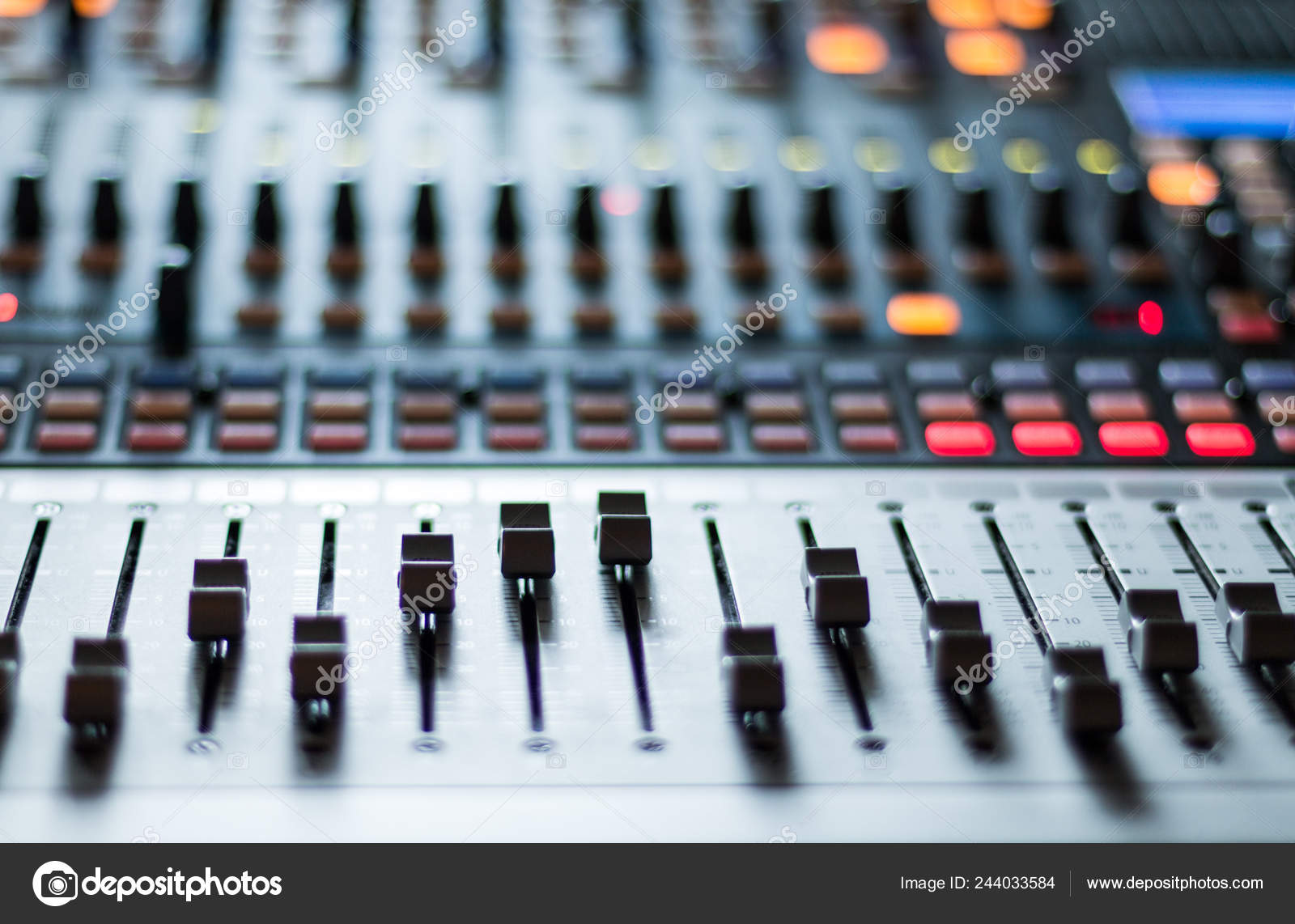 Production Musicale Professionnelle Dans Studio D'enregistrement Sonore Table  Mixage image libre de droit par patrick.daxenbichler © #244033584