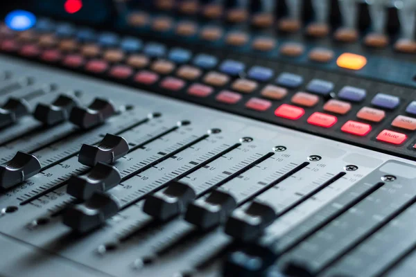 Professionele Muziekproductie Een Correcte Opnamestudio Mixer Bureau — Stockfoto