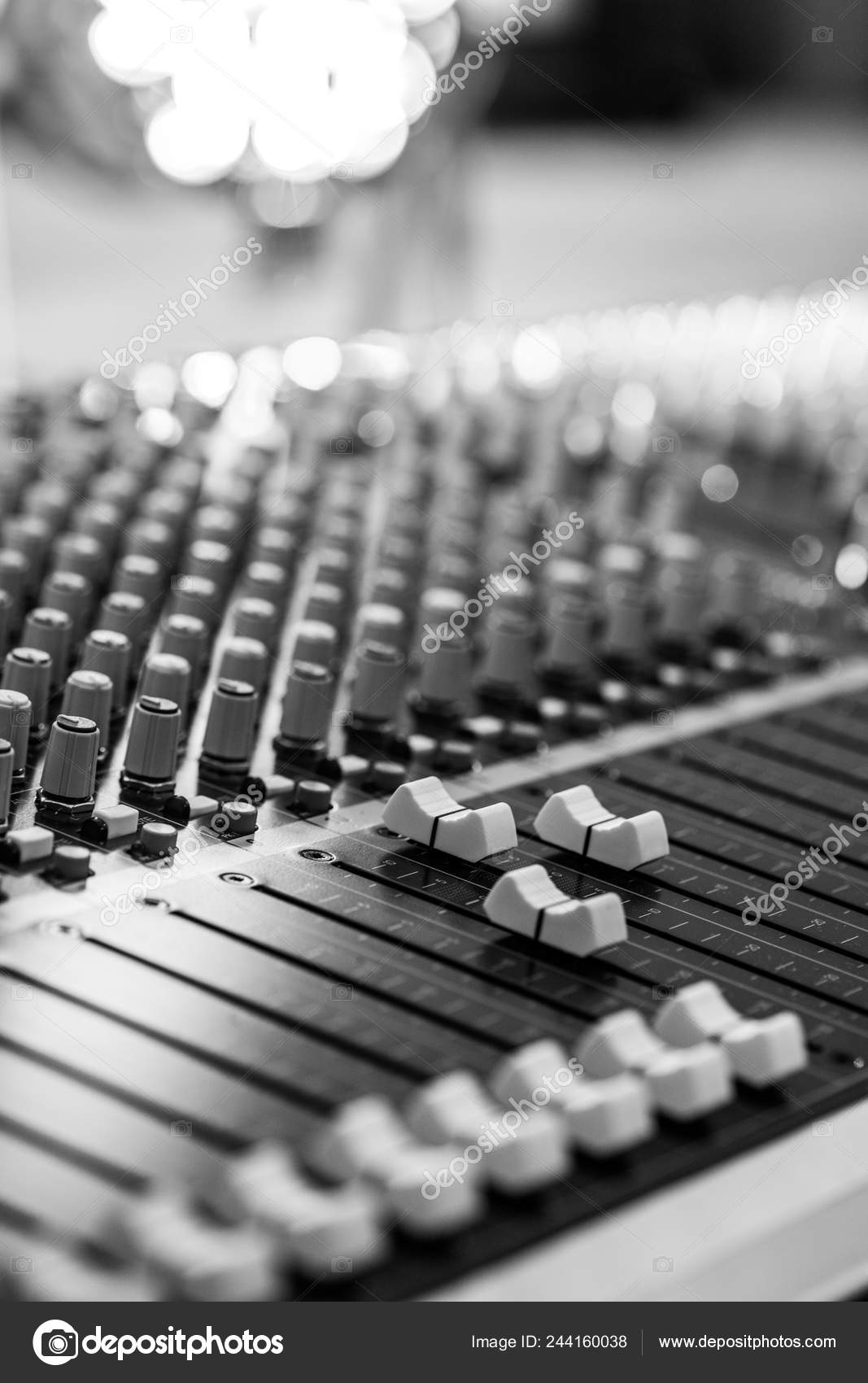 Production Musicale Professionnelle Dans Studio D'enregistrement Sonore Table  Mixage image libre de droit par patrick.daxenbichler © #244033584