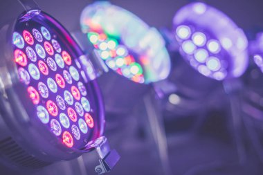 Parti aydınlatma: renkli Led Spotlar katta salon