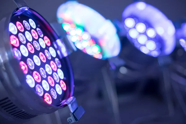 Parti aydınlatma: renkli Led Spotlar katta salon