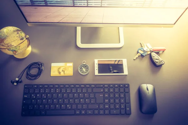 Web Business Arranjo Computador Teclado Cartão Crédito Bússola Chaves Globo — Fotografia de Stock