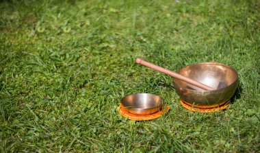 Çim metal singing kaseler kendi Bahçe, zen dizi 