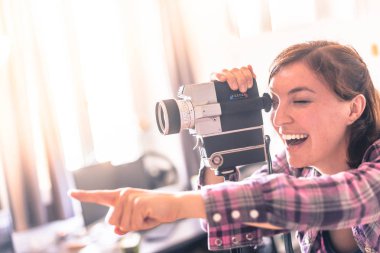Film yapımcısı yapıyor bir film, vintage eski film kamera