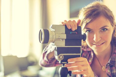 Film yapımcısı yapıyor bir film, vintage eski film kamera