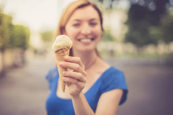 Young Girl Enjoys Ice Cream Summer Blurry — Stock Photo, Image