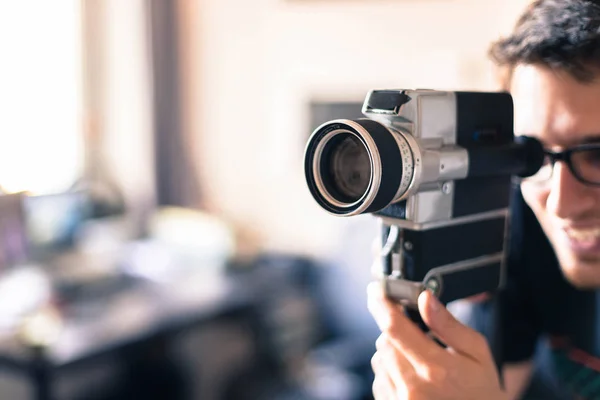 Filmmaker Está Fazendo Filme Câmera Filme Antigo Vintage — Fotografia de Stock