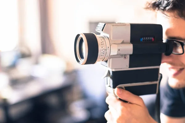 Filmmaker Está Fazendo Filme Câmera Filme Antigo Vintage — Fotografia de Stock