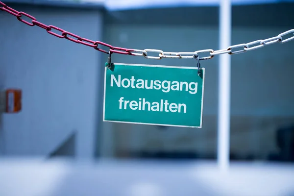 Green Emergency Exit Plate German — Stock Photo, Image