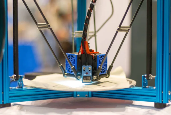 Automatische Drucker Führt Eine Dreidimensionale Produkt Erstellung Nahaufnahme — Stockfoto