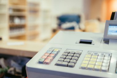 Yazar kasa bir dükkanda: müşteri satınalma ödeme