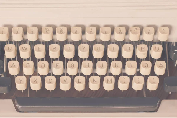 Máquina Escrever Vintage Uma Mesa Madeira Recorte — Fotografia de Stock