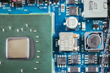 Bilgisayar teknolojisi: elektrik devresi üzerinde bulunmayan bir bilgisayar çipi, yakın çekim bo