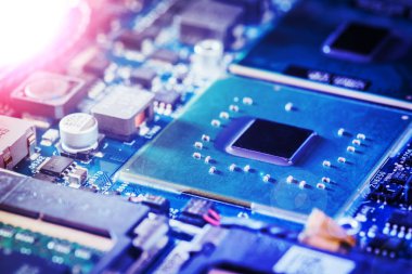 Bilgisayar teknolojisi: elektrik devresi üzerinde bulunmayan bir bilgisayar çipi, yakın çekim bo