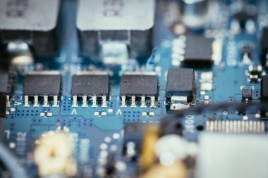 Bilgisayar teknolojisi: elektrik devresi üzerinde bulunmayan bir bilgisayar çipi, yakın çekim bo