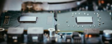 Bilgisayar teknolojisi: elektrik devresi üzerinde bulunmayan bir bilgisayar çipi, yakın çekim bo
