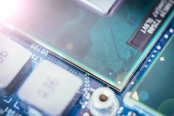 Computer Technology: Close up of a computer chip on a circuit bo — Stock Photo, Image