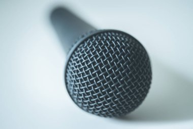 Beyaz arka plan ile mikrofon