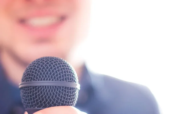 Press officer is speaking into a microphone and giving an interv — Stock Photo, Image