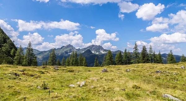 Ідилічний гірський пейзаж в Альпах: красиві пейзажі — стокове фото