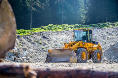 Sarı Tekerlekli yükleyici Ekskavatör bir ocağında