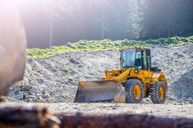 Sarı Tekerlekli yükleyici Ekskavatör bir ocağında