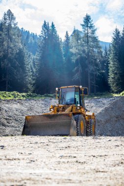 Sarı Tekerlekli yükleyici Ekskavatör bir ocağında