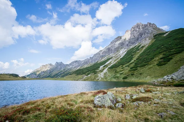 Dağ güzel ve pastoral manzara sahne: dağ