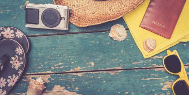 Tatil kavramı: Vintage ahşap masa tatil aksesuarları ile: St
