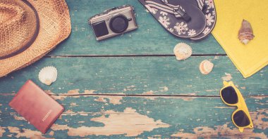 Tatil kavramı: Vintage ahşap masa tatil aksesuarları ile: St