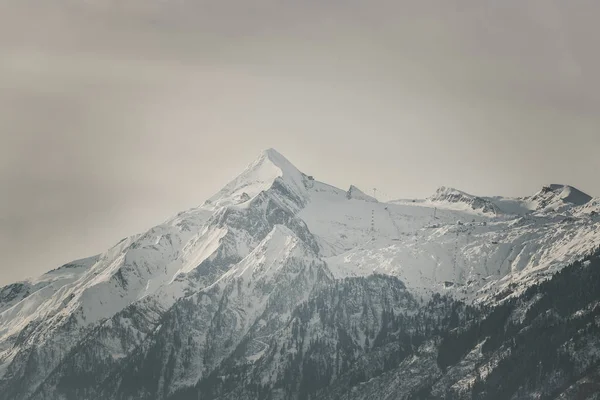 Снежная зима, подъемник, Австрия — стоковое фото