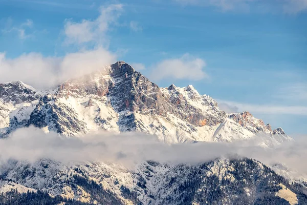 Montañas nevadas en invierno, paisaje, alpes, Austria — Foto de Stock