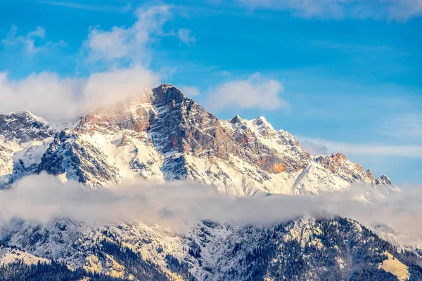 Montañas nevadas en invierno, paisaje, alpes, Austria —  Fotos de Stock