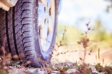 Çölde, araba lastik yakın safari