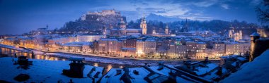 Noel zamanı, akşam, Austr karlı, Salzburg eski şehir