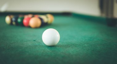 Bilardo, bir barda zaman bırakma