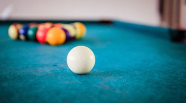 Bilardo, bir barda zaman bırakma