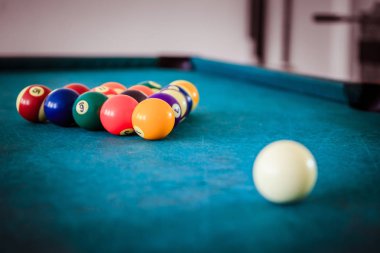 Bilardo, bir barda zaman bırakma