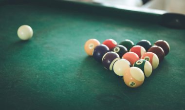 Bilardo, bir barda zaman bırakma