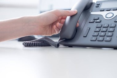 Klasik siyah telefon ofis, müşteri desteği ve te
