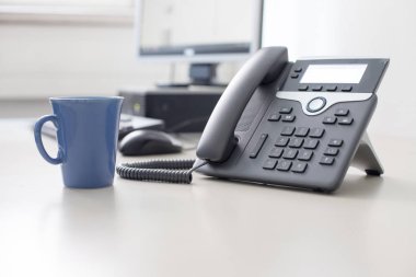 Klasik siyah telefon ofis, müşteri desteği ve te