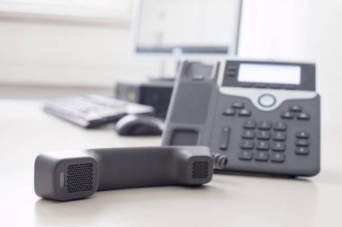 Klasik siyah telefon ofis, müşteri desteği ve te